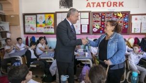 Güzelbahçe'de Belediyesi'nden 24 Kasım'a Anlamlı hediye: Öğretmenlere İsimli Kalem