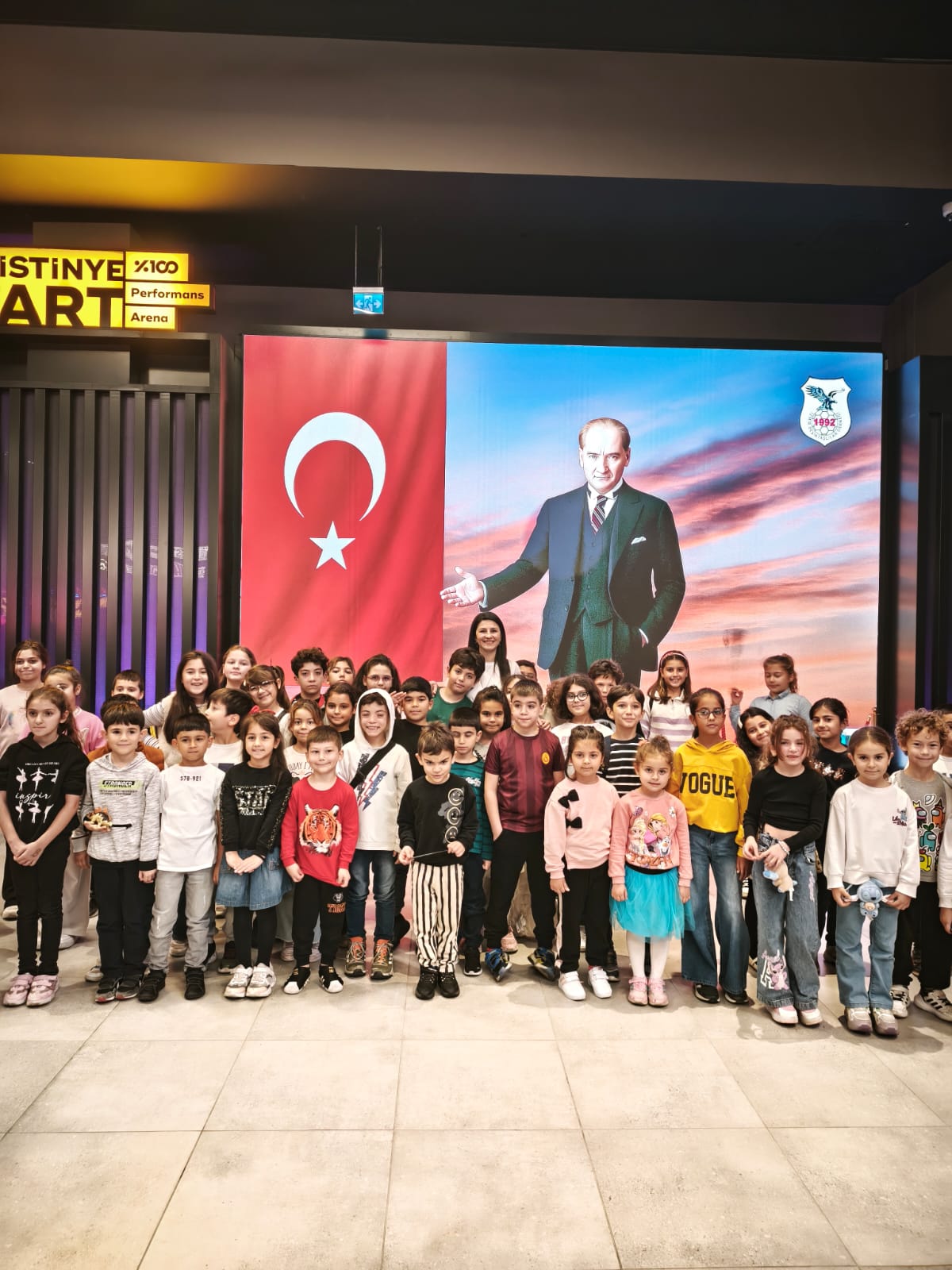 İzmir Beşiktaşlılar Derneği 10 Kasım'ı Çocuklarla Birlikte Andı