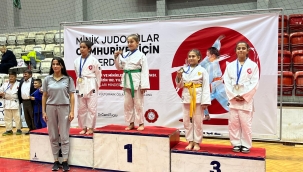 Konak'ın judo takımı ilk turnuvadan madalyalarla döndü