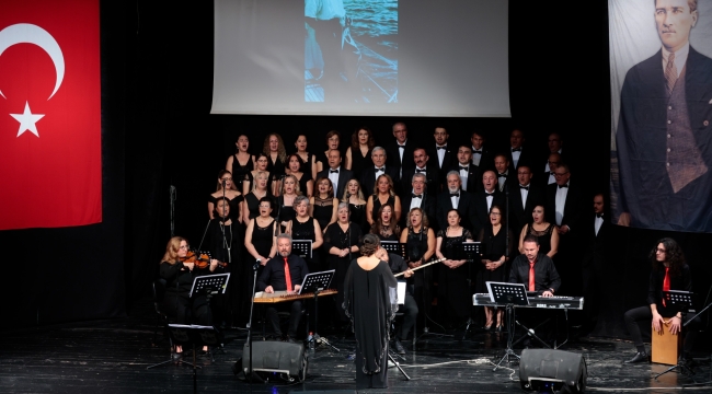 Konak'ta şarkılar Ata için söylendi