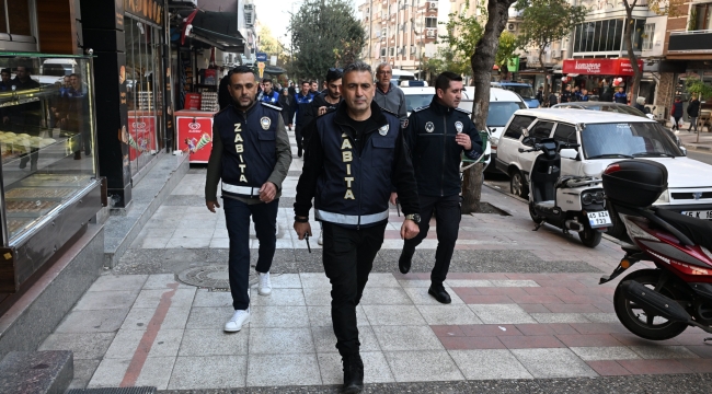 Manisa'da Kaldırımlar Vatandaşa Geri Veriliyor