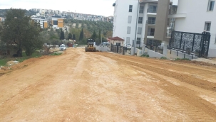 AYDIN BÜYÜKŞEHİR BELEDİYESİ, KUŞADASI'NIN YOLLARINI YENİLEMEYİ SÜRDÜRÜYOR