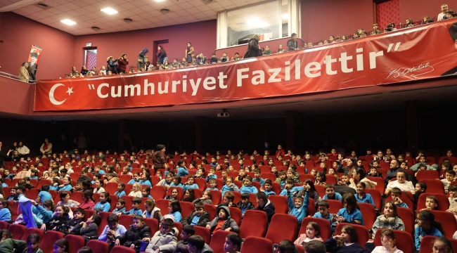 BAŞKAN ÇERÇİOĞLU ÇOCUKLARI TİYATRO İLE BULUŞTURDU