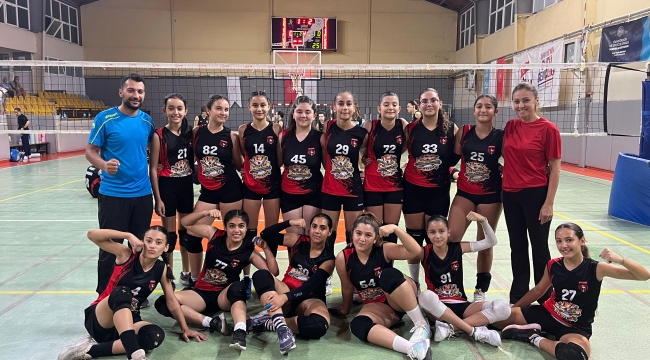 Çiğli Belediyesi'nin Voleybol Takımları Ligde Zirvede