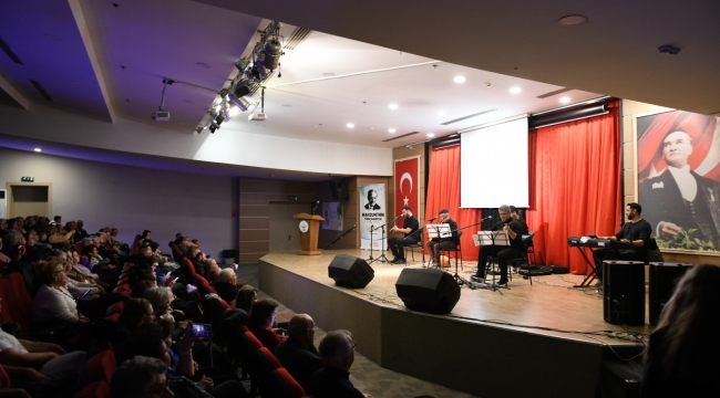  Çiğli'de Mahzuni'nin Türküleri Coşkuyla Yankılandı