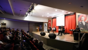  Çiğli'de Mahzuni'nin Türküleri Coşkuyla Yankılandı