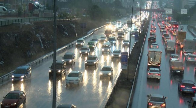 Haftanın ilk iş gününde trafik kilit! İstanbullular dikkat!