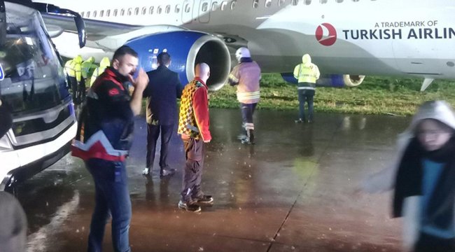 İstanbul'da yolcu uçağı pistten çıktı! İniş sırasında korku dolu anlar... Toprağa saplandı