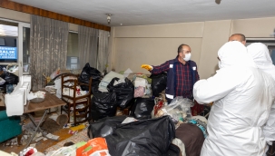 Konak Belediyesi'nden çöp ev operasyonu: 4 kamyon atık çıktı