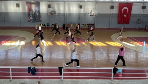 NARLIDERE'DE KADINLAR GÜNE SAĞLIKLI VE ENERJİK  BAŞLIYOR