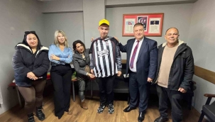 BAŞKAN  ERKAN ÖZKAN, OTİZMLİ GENÇ HALİL'İN SANAT DİLİNE KAYITSIZ KALMADI