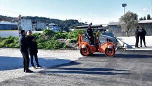 Bornova'da yol seferberliği sürüyor
