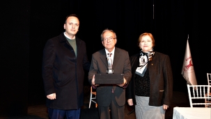 Bornova'dan aydınlanma yemini: "Uğur Mumcu'nun kalemi yerde değil"