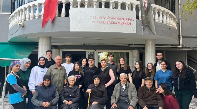 BÜYÜKLERE SAYGININ EN GÜZEL HÂLİ: İTÜ GVO İZMİR LİSE ÖĞRENCİLERİNDEN ANLAMLI ZİYARET