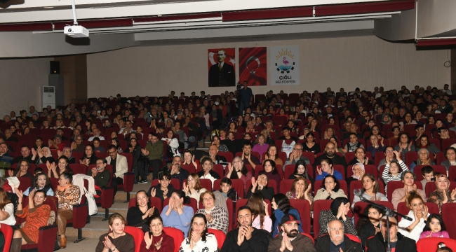  Çiğli'de Türkü Rüzgarı: "Sazımız Elimizde, Türküler Dilimizde"