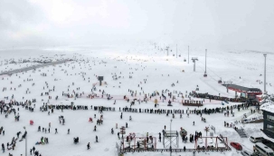 Erciyes sömestirin ilk hafta sonunda 250 bin kişiyi ağırladı