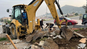 Foça'da Kent Genelinde Eş Zamanlı Çalışmalar Sürüyor