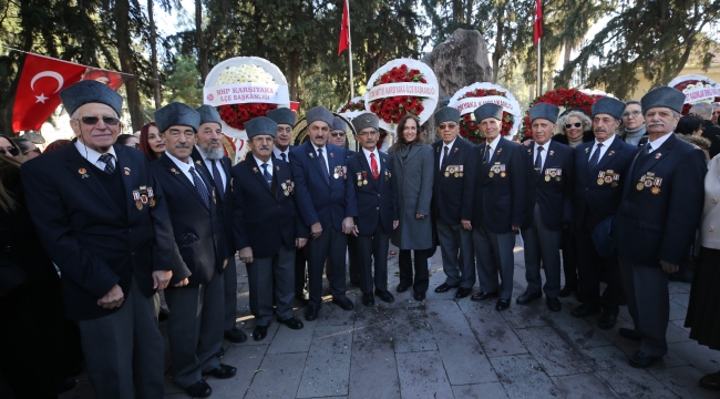 Karşıyakalılar Zübeyde Anne'yi kabri başında andı