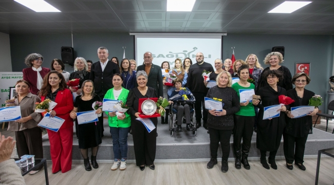 Kendine Güvenen Sesler Güzelbahçe Sağlıklı Yaş Alma Merkezi'nde Yankılandı