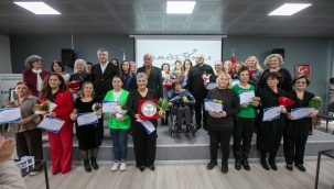 Kendine Güvenen Sesler Güzelbahçe Sağlıklı Yaş Alma Merkezi'nde Yankılandı