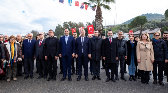 UĞUR MUMCU, NARLIDERE'DE KARANFİLLERLE ANILDI