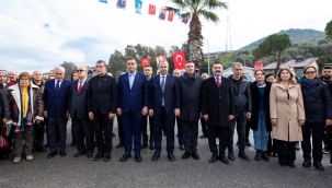 UĞUR MUMCU, NARLIDERE'DE KARANFİLLERLE ANILDI