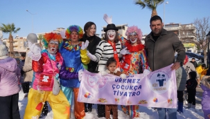  Ürkmez'de yarıyıl tatiline kar sürprizi