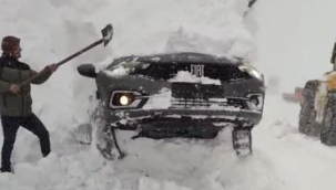 Yoldan çıkıp kara saplandı! Korku dolu anlar