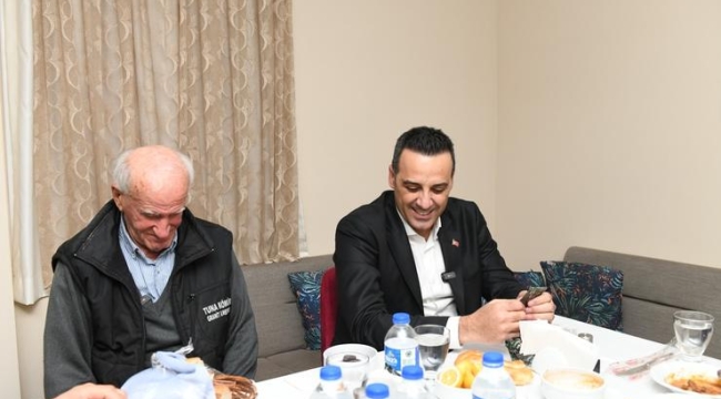 Başkan Yıldız'dan Vefa Sofrası: Sabri Amca İlk İftarda Yalnız Değildi