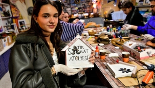 Bornova'da gençler atıkları sanata dönüştürdü