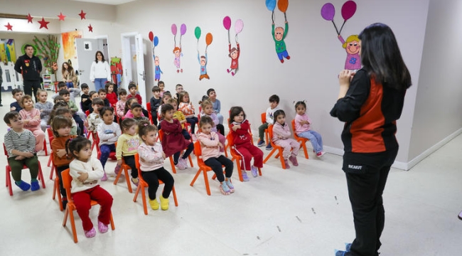 Buca'da miniklere deprem eğitimi