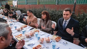 Büyükşehir iftar sofrasını bu kez Karşıyaka'da kurdu