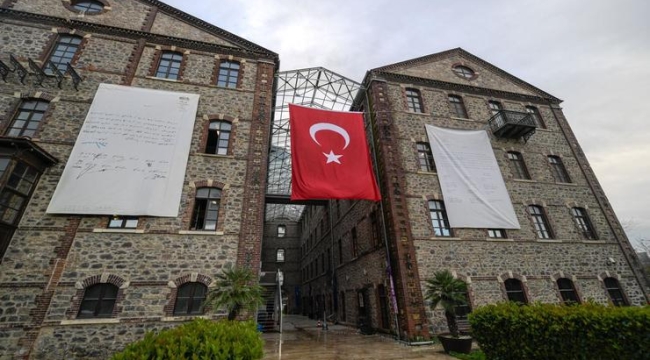 El koyma girişimine en güçlü yanıt: Meslek Fabrikası'na Ata'nın imzaladığı belgenin görselleri asıldı