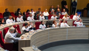 Gaziemir Belediye Meclisinden DMD Hastası Giray'a Yardım Çağrısı