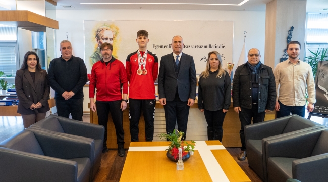 Gaziemirli taekwondocu Türkiye şampiyonu oldu