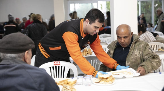 Güzelbahçe'de ilk iftar sofrası kuruldu