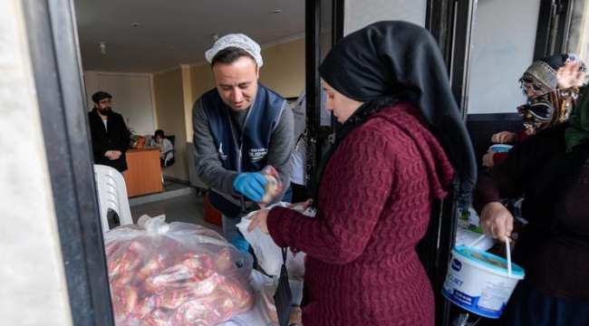 İftar bereketi Büyükşehir'in aşevinden sofralara uzanıyor