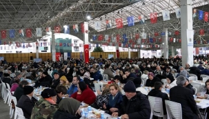 İzmir Büyükşehir Belediyesi ilk iftar sofrasını Gaziemir'de kurdu