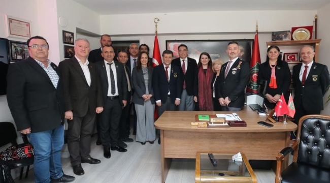 Karşıyaka'da gaziler ve şehit ailelerine anlamlı ziyaret