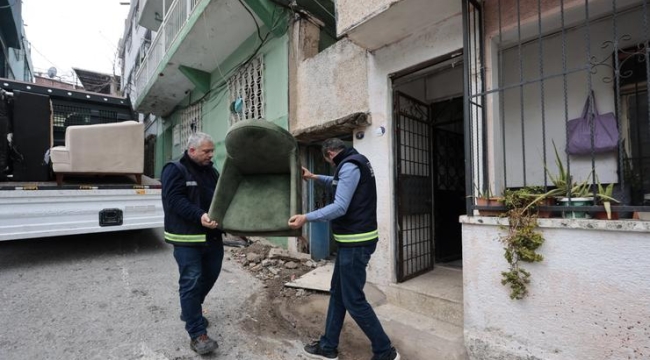 Konak'ta eşya dayanışması: Bağışlar ihtiyaç sahiplerine ulaştırılıyor