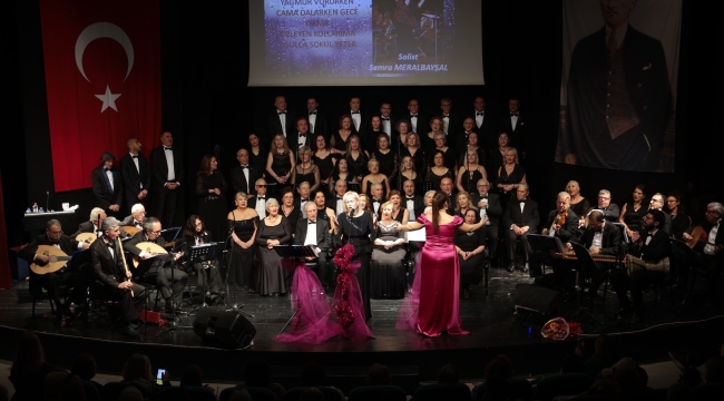 ​Konak'ta şarkılar sevgiyi anlattı