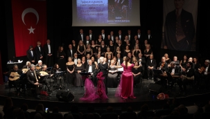 ​Konak'ta şarkılar sevgiyi anlattı