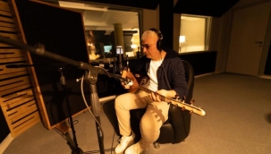 Saz çalan da geliyor rap yapan da