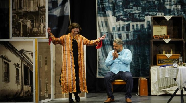 Ayvalık'ta Duygu Dolu Tiyatro Akşamı