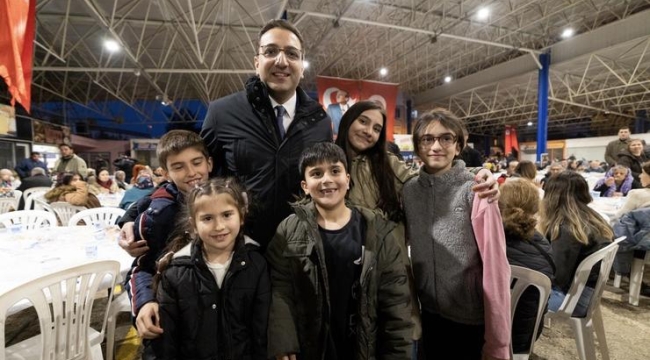 Balçova'da Kadir Gecesi'nde Dayanışma Sofrası Kuruldu