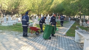 BAŞKAN ÇERÇİOĞLU'NDAN MEZARLIKLARDA RAMAZAN BAYRAMI ÖNCESİ TEMİZLİK ÇALIŞMASI