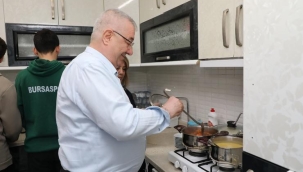 Başkan Ertaş üniversite öğrencilerinin iftar sofrasına konuk oldu