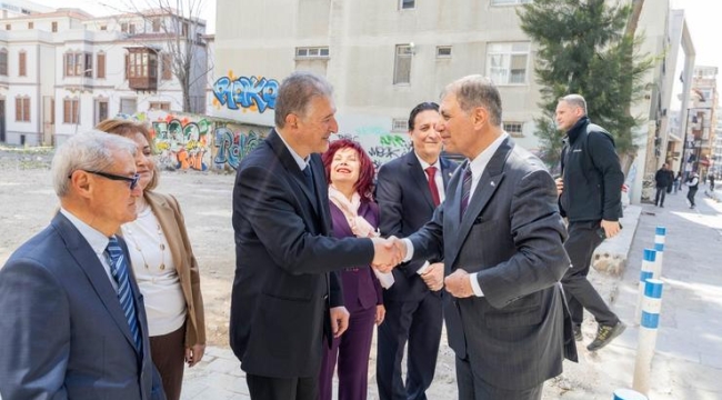 Başkan Tugay'dan sağlık emekçilerine teşekkür