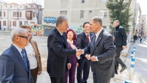 Başkan Tugay'dan sağlık emekçilerine teşekkür