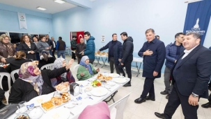 Başkan Tugay iftardan sahura halkın arasında